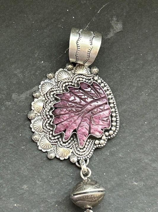 Purple Spiny Oyster Zháska Wíga Blossom Pendant
