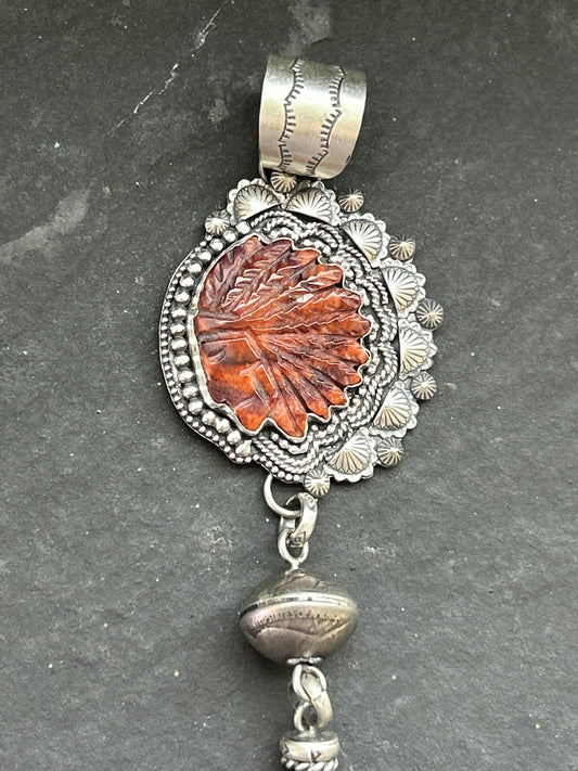 Autumn Spiny Oyster Zháska Wíga Blossom Pendant