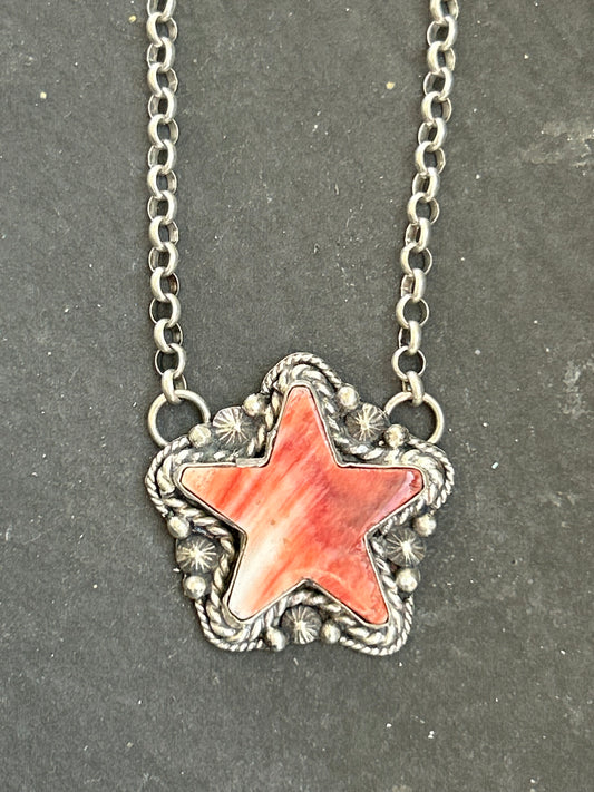 Ombré Red Spiny Oyster Star Fixed Chain Necklace