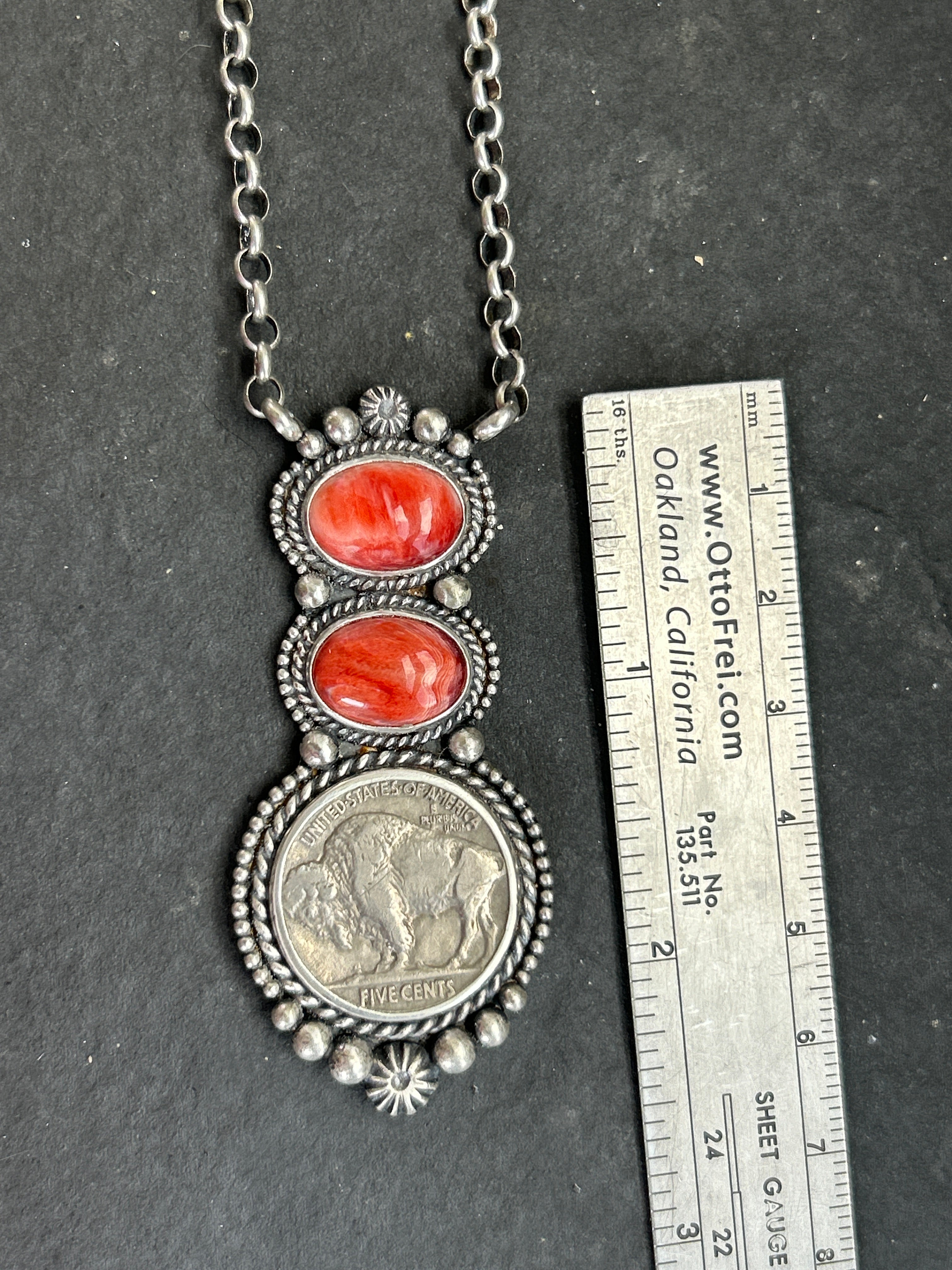 Red Spiny Oyster Graduated Fixed Chain Necklace