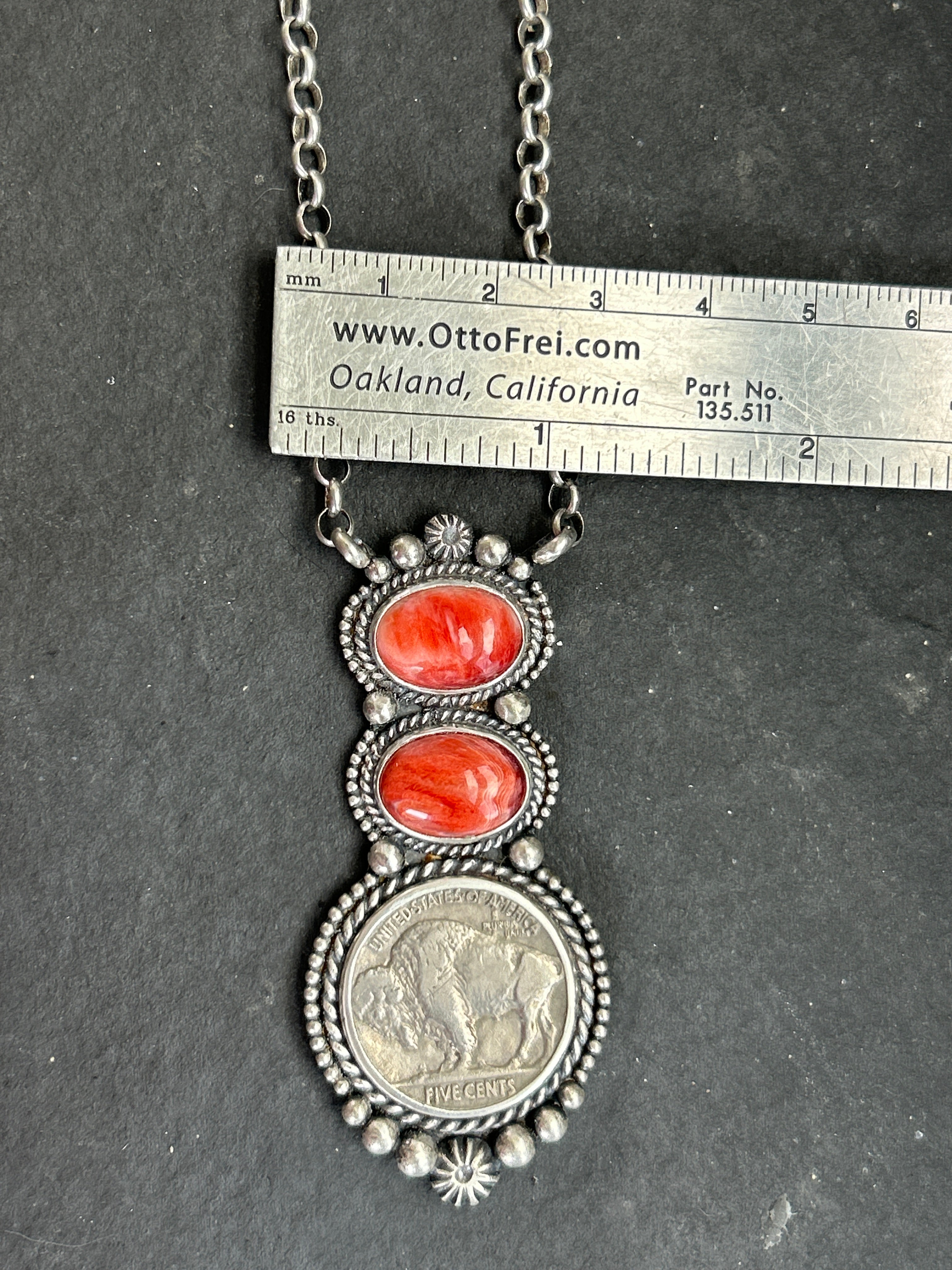 Red Spiny Oyster Graduated Fixed Chain Necklace