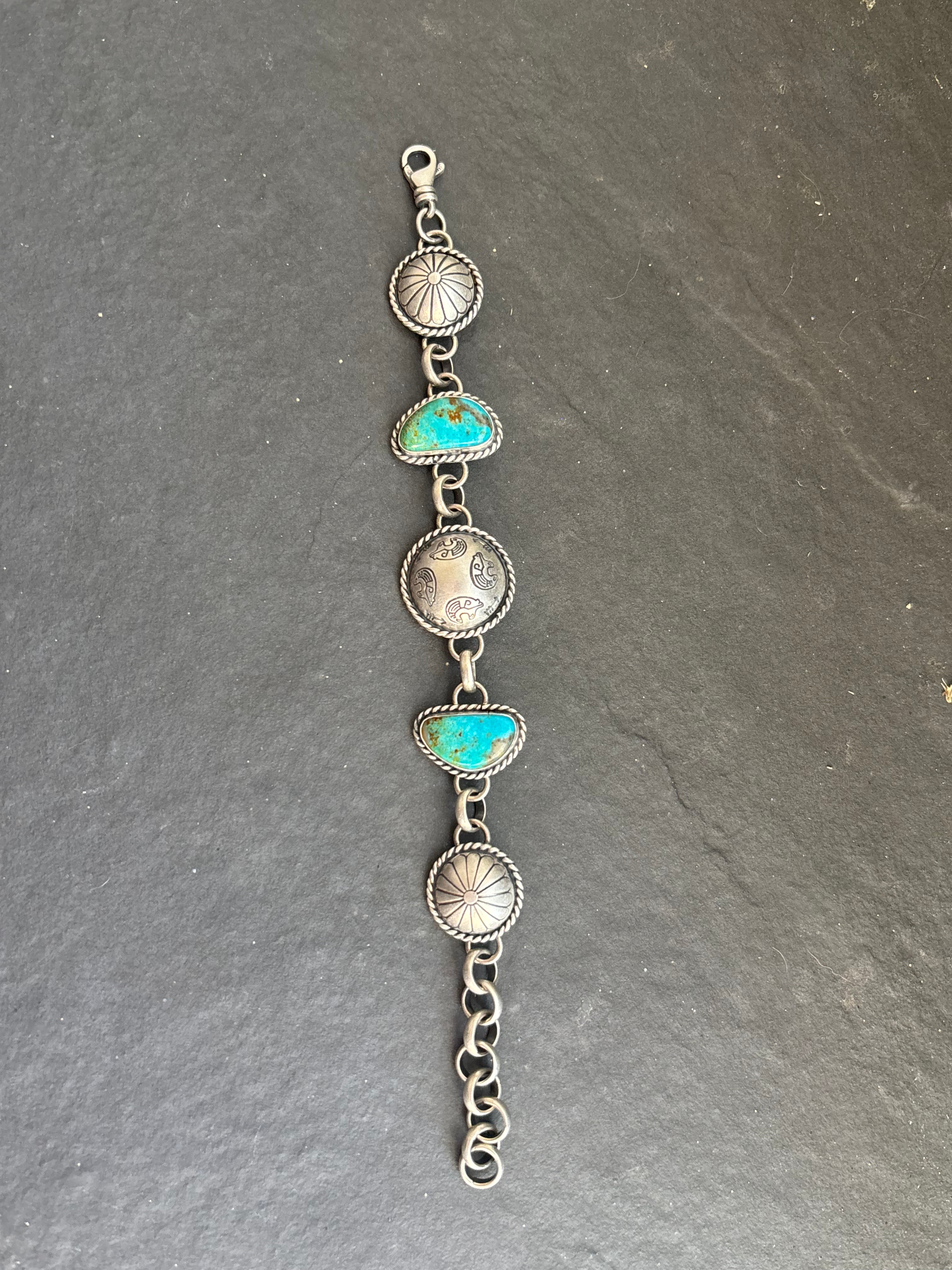 Fox Mine Guided By The Heart Pattern Half Shell Lariat Bracelet