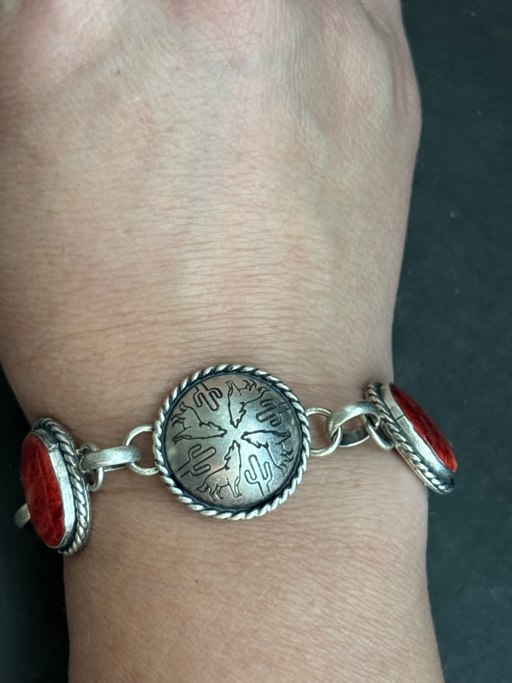 Red Spiny Desert Howl Pattern Half Shell Lariat Bracelet