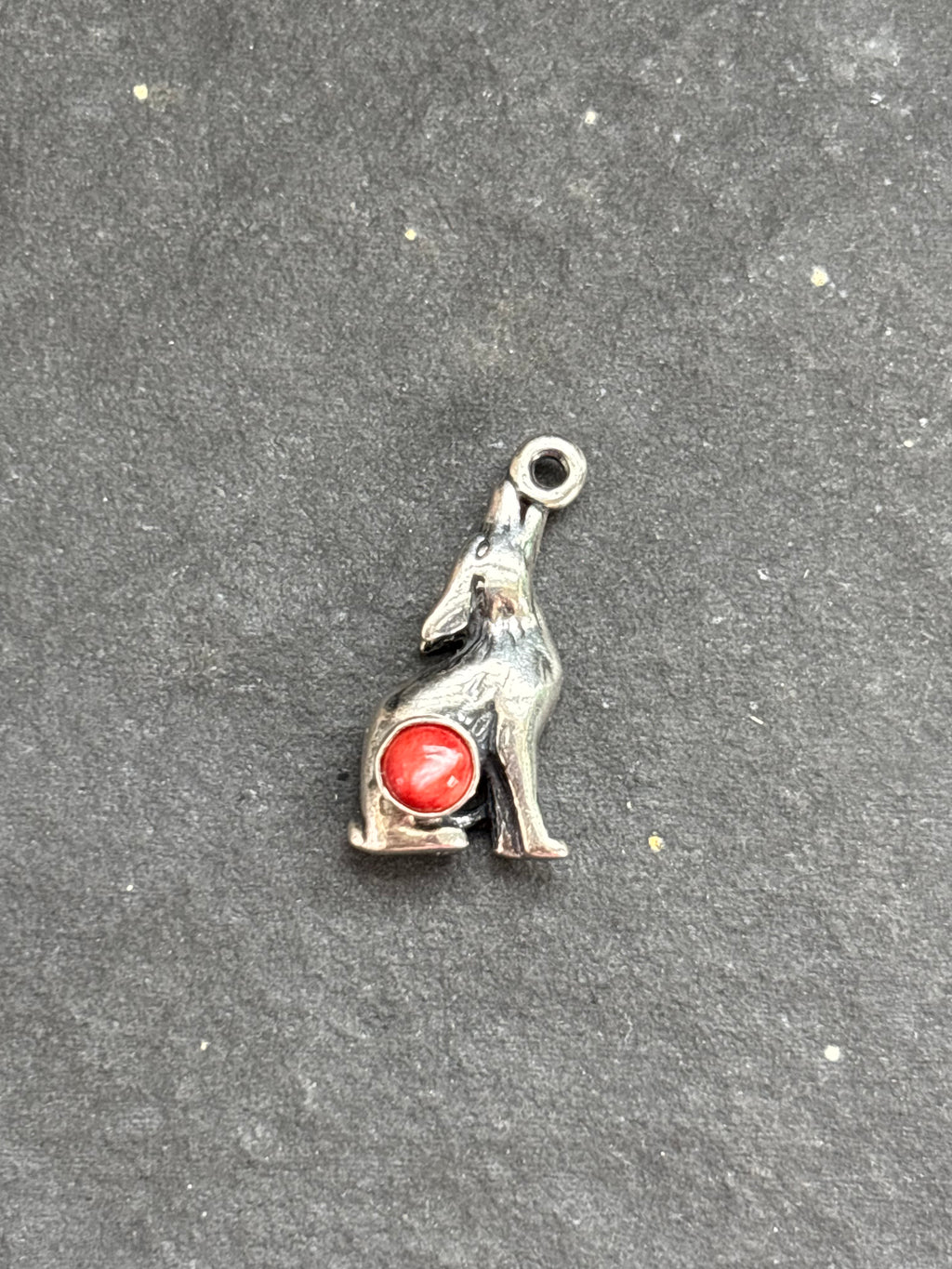 Red Spiny Oyster Howling Coyote Charm