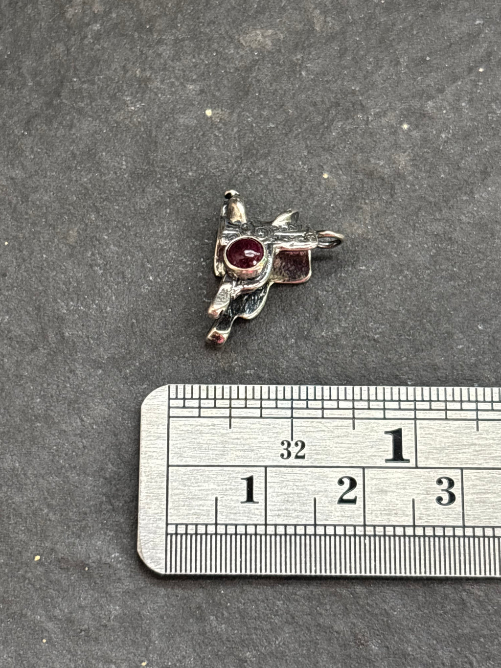 Purple Spiny Oyster Western Saddle Charm